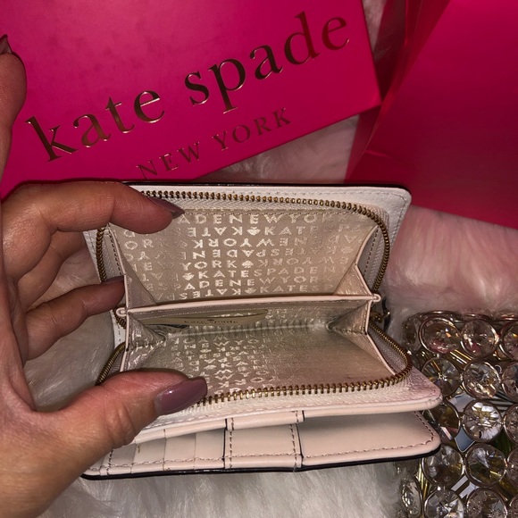 Kate Spade Wallet (Authentic) - Picture 3 of 8